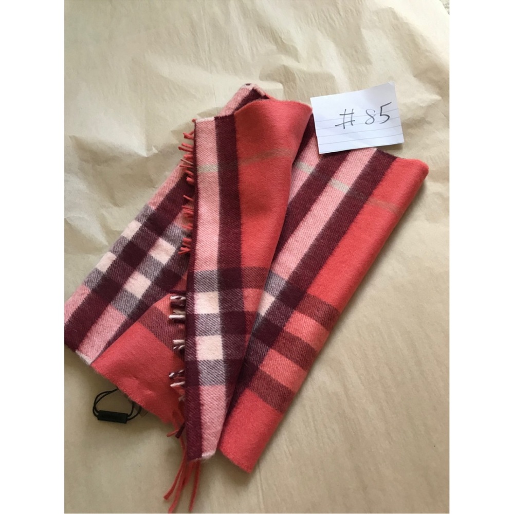 Nwt Burberry cashmere scarf - Picture 3 of 12